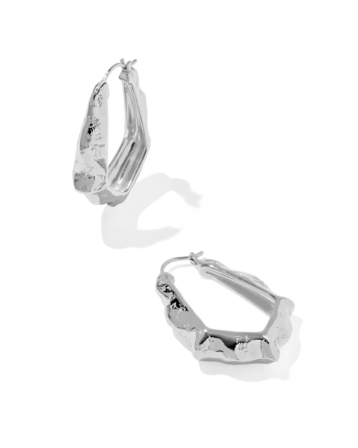 Adriana scalloped frame Silver hoops
