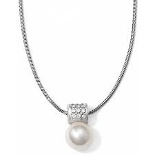 Meridian Petite pearl necklace