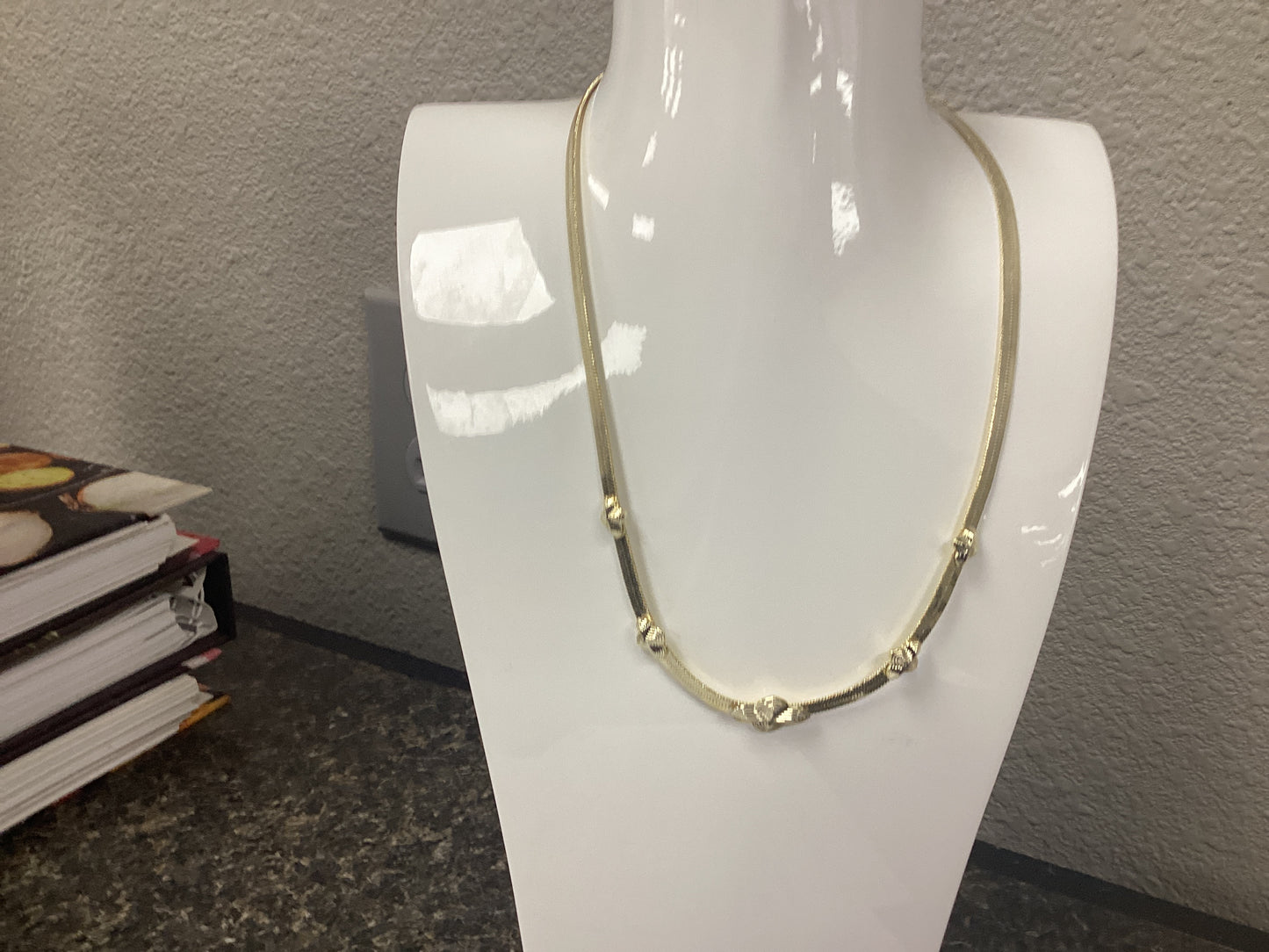 Abbie Herringbone Nck Gold Metal