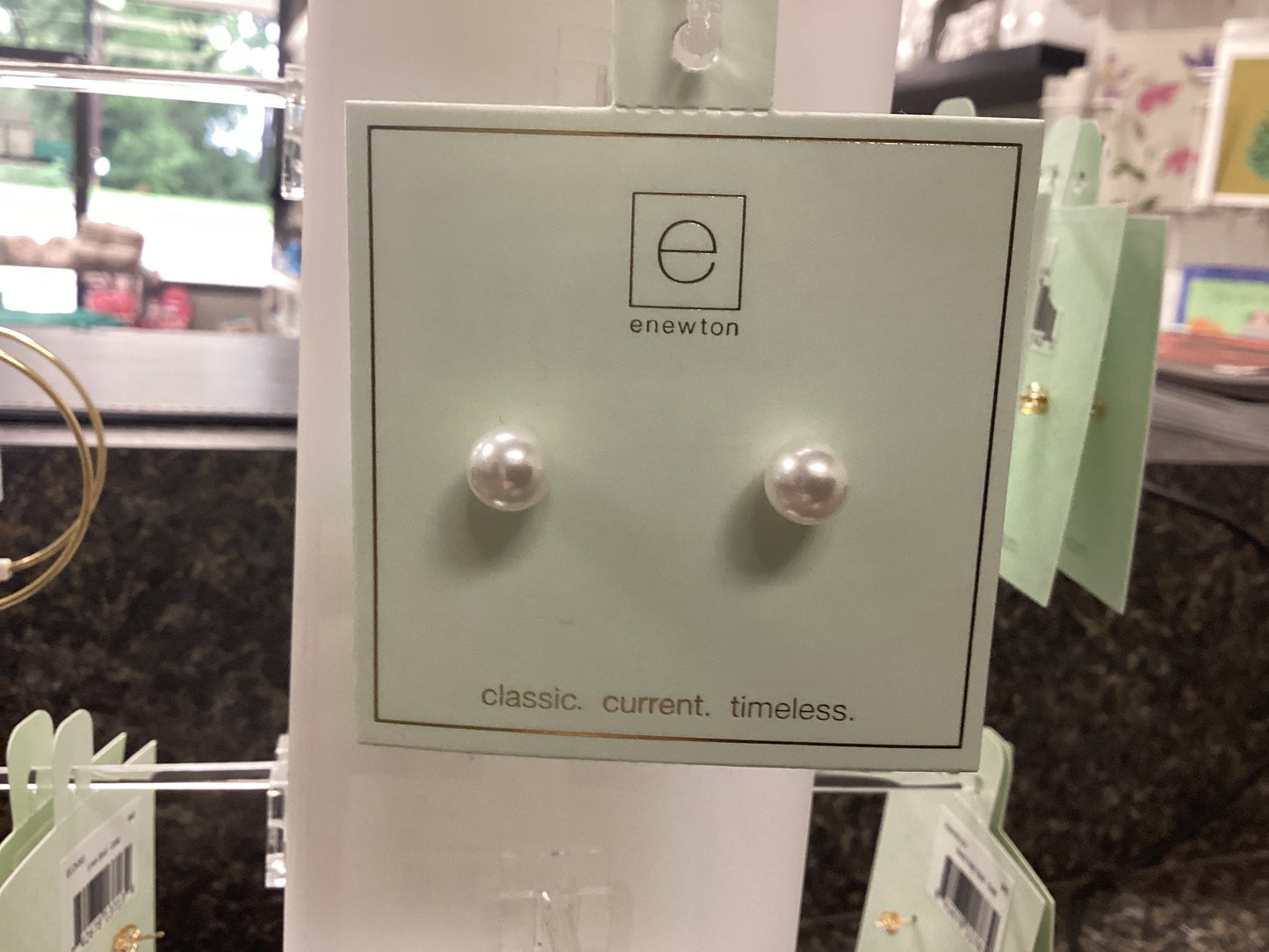 Classic Pearl 8mm stud earring