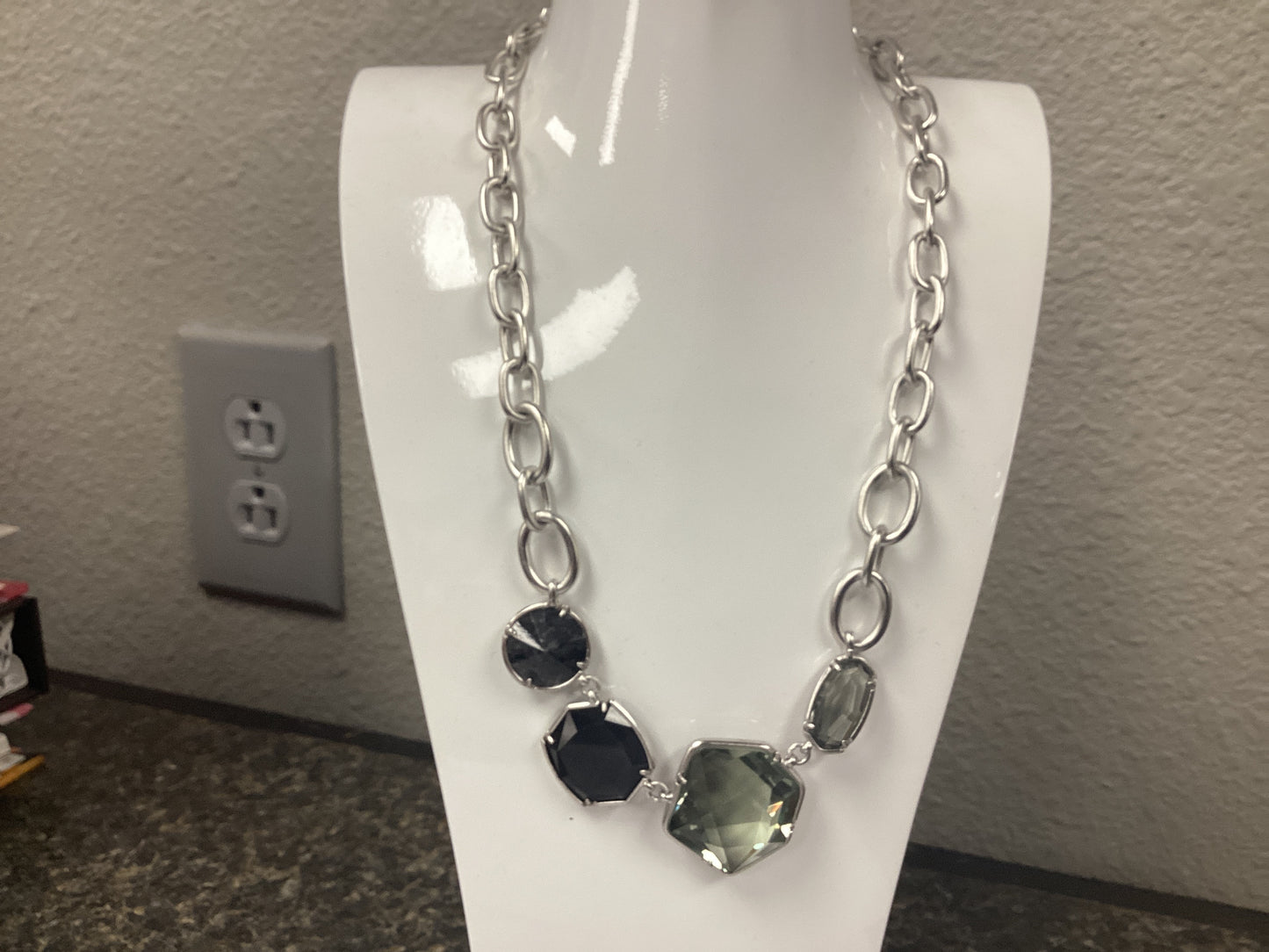 Natalia statement rhod black necklace