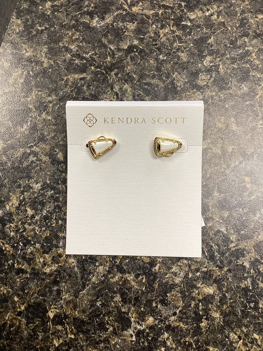 Cheer gold white pearl stud earrings