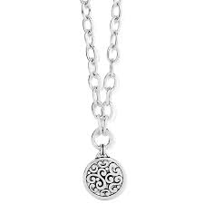 Contempo medallion charm neckla