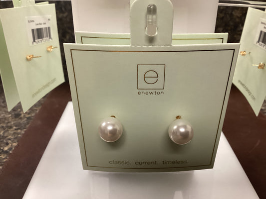 Classic Pearl 10mm ball stud earring