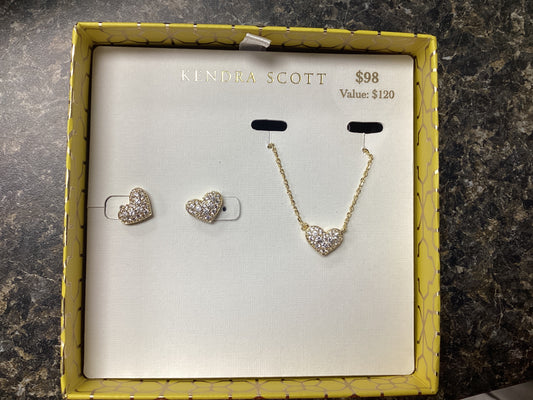 Ari Crystal Heart Pendant Stud Gift set