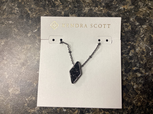 Kinsley short pendant necklace gnmt black drusy