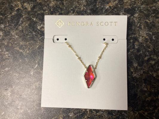 Kinsley short pendant necklace Gold raspberry illusion