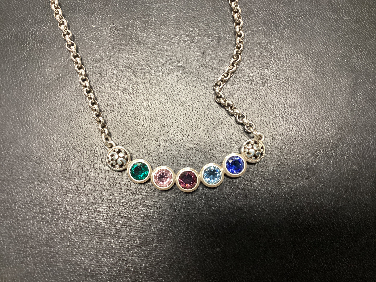 Elora Gems dots necklace