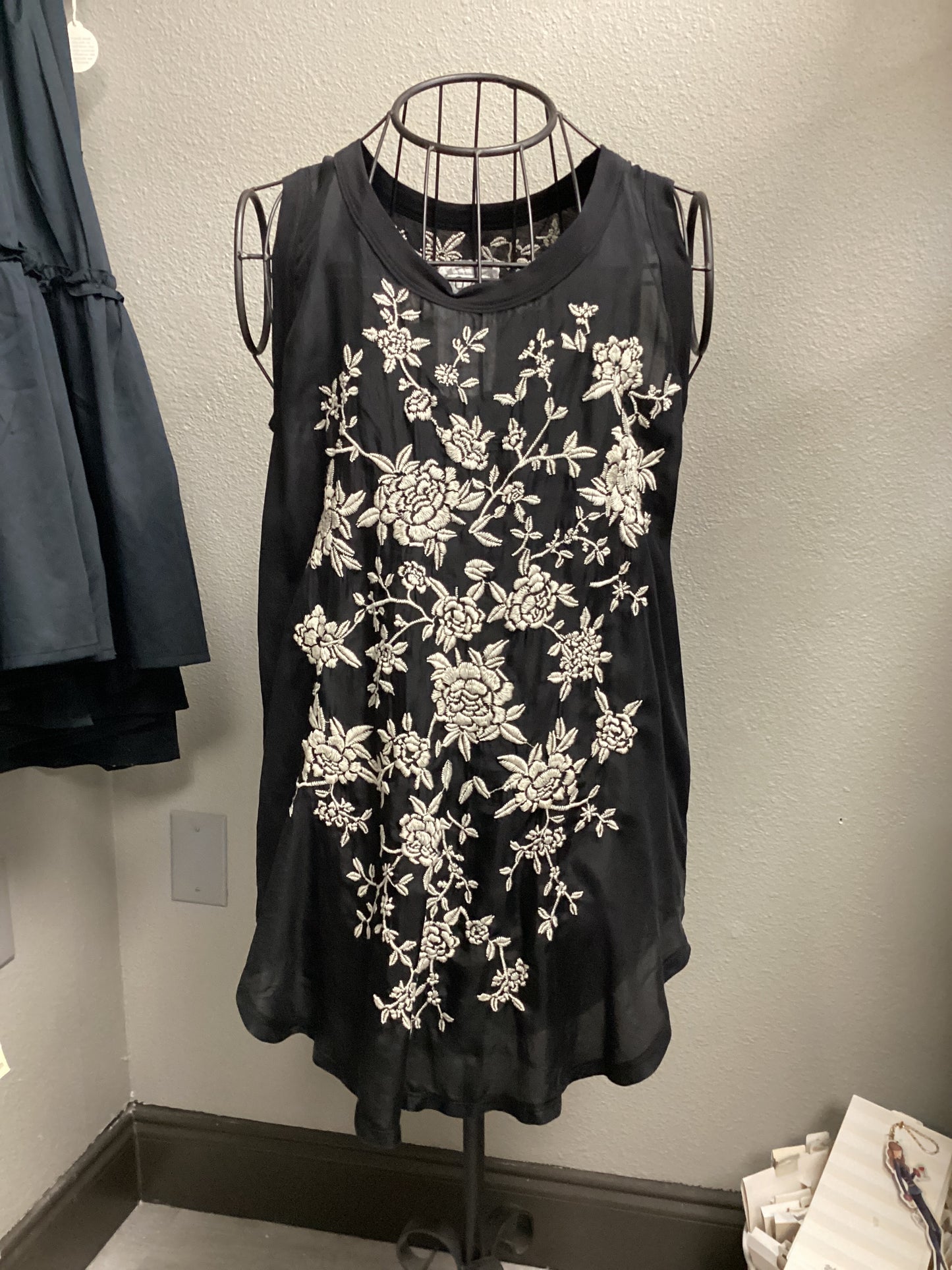Mia silk black tank Medium