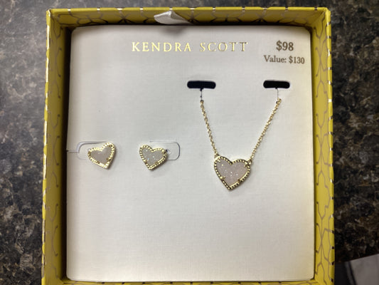 Gift set Ari Heart Pendant Stud Gold Iridescent drusy