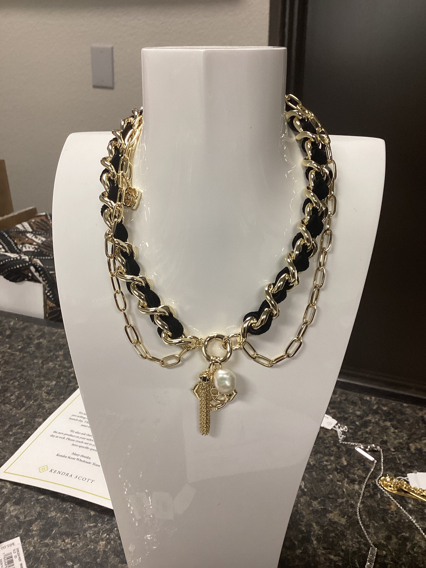 Everleigh velvet necklace gold black