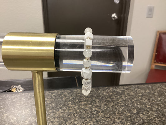 Ember gold white howlite stretch bracelet