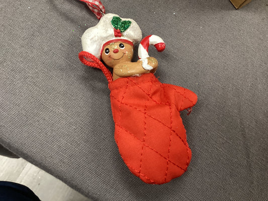 Gingerbread oven mitt ornament