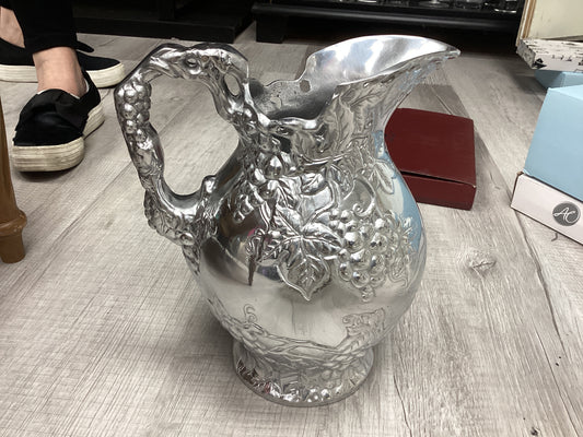 GRAPE PITCHER