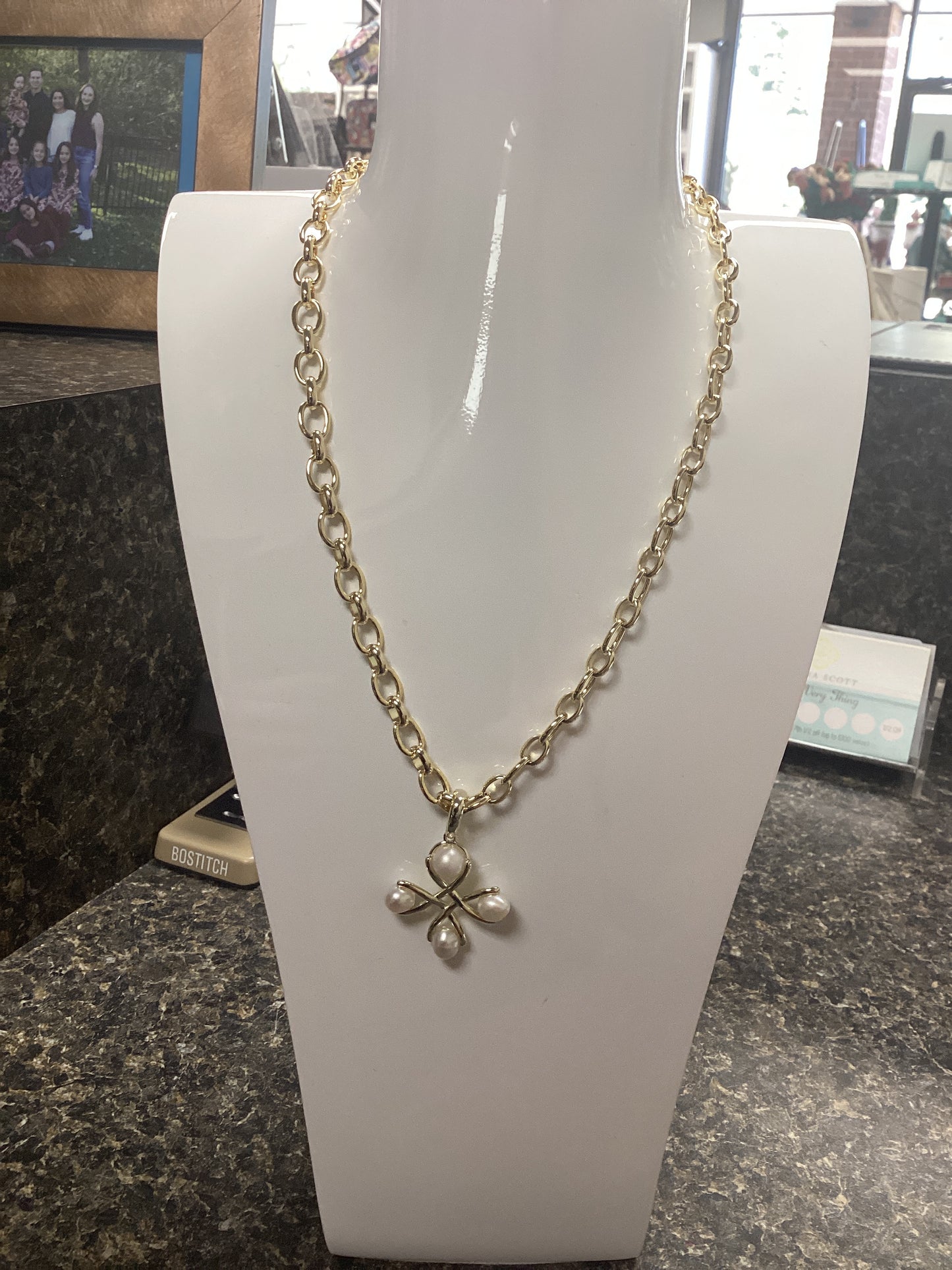 Everleigh pearl pendant necklace gold white pearl