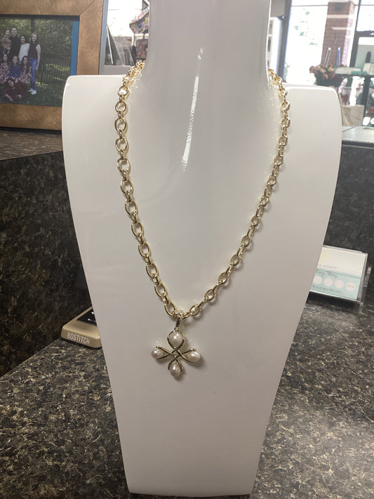 Everleigh pearl pendant necklace gold white pearl