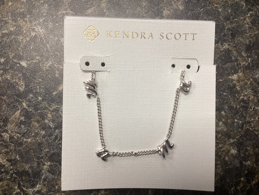 Mama script silver stand neckla