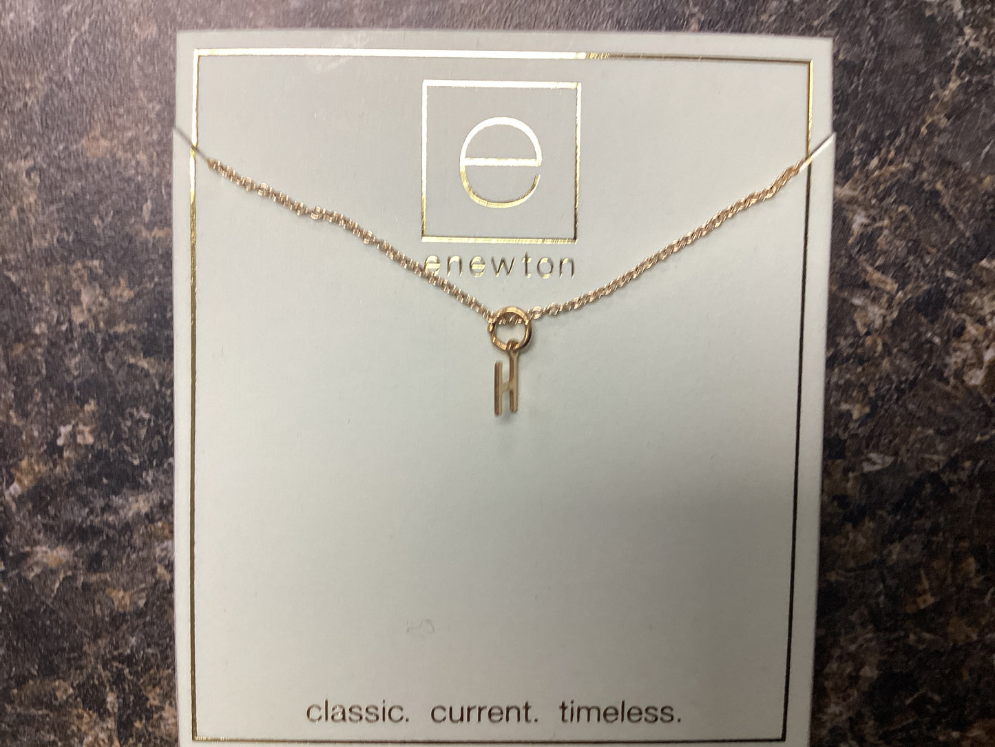 Respect Gold H short necklace