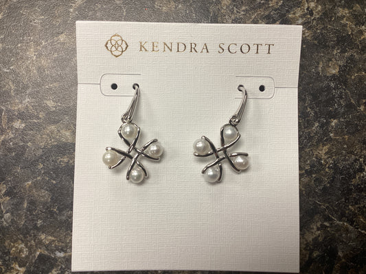Everleigh pearl drop ear Rhod white pearl