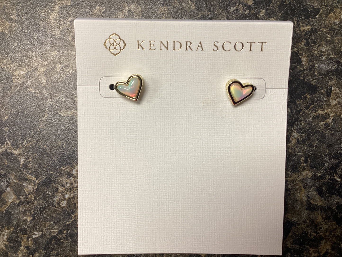 Framed Ari Heart stud white Oplscnt resin